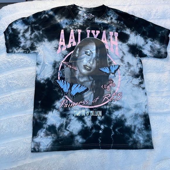 Tops - aaliyah black tie dye shirt